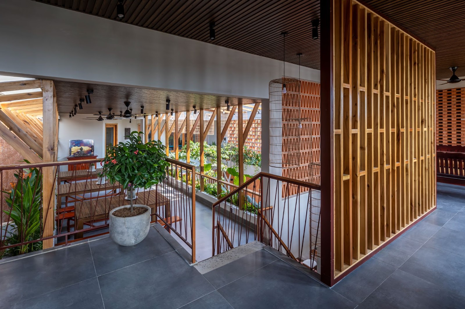 Giới thiệu Nhà hàng Pardis Restaurant